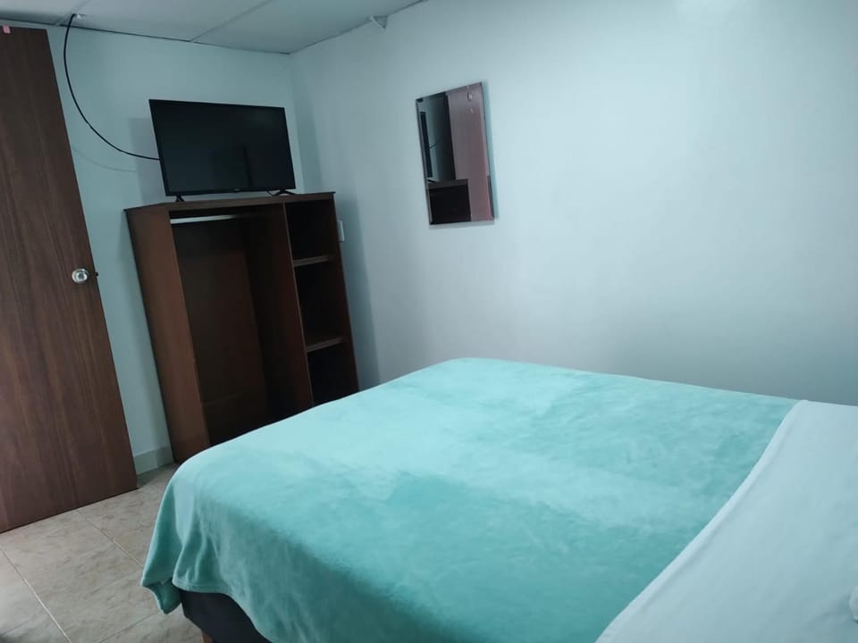 Bed, TV and multimedia, Bedroom, internet