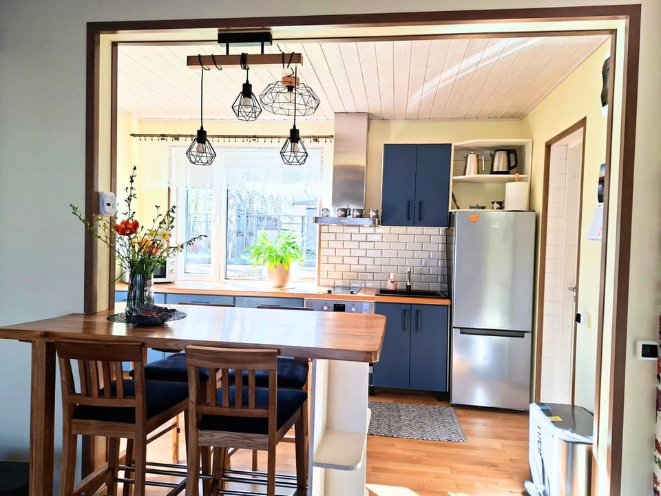 Kitchen or kitchenette, microwave, oven, kitchen