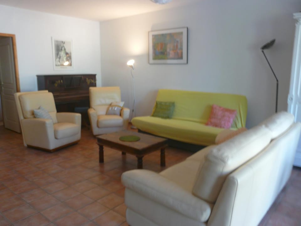 Communal lounge/ TV room