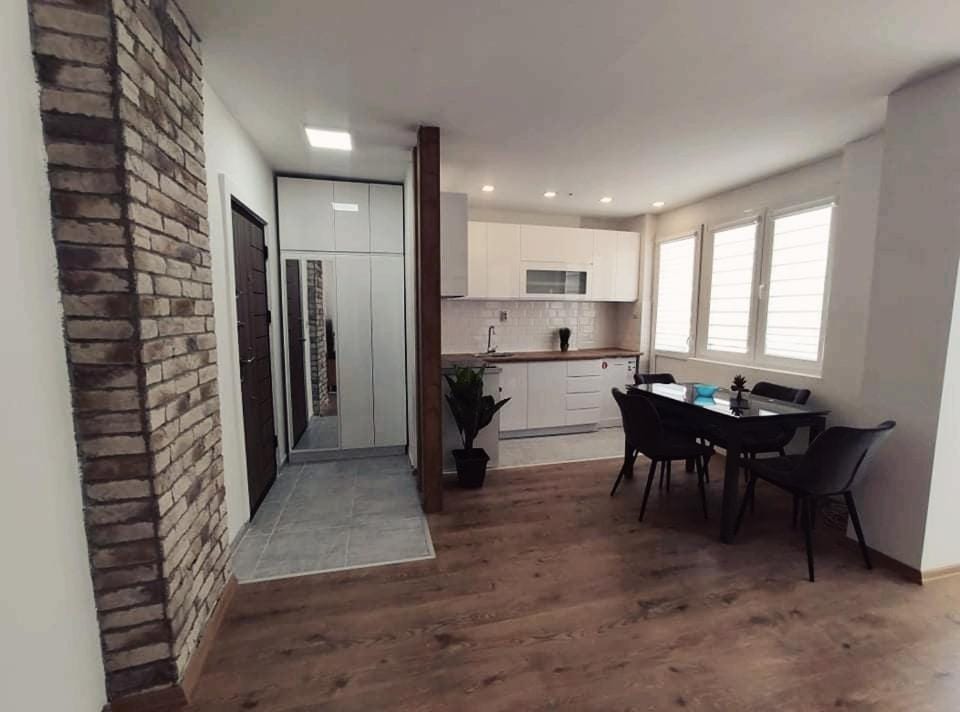 Dining area, kitchen