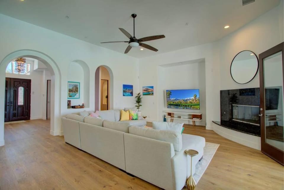 Luxury Palm Springs Retreat w/ Heated Pool & Spa House in Palm Springs