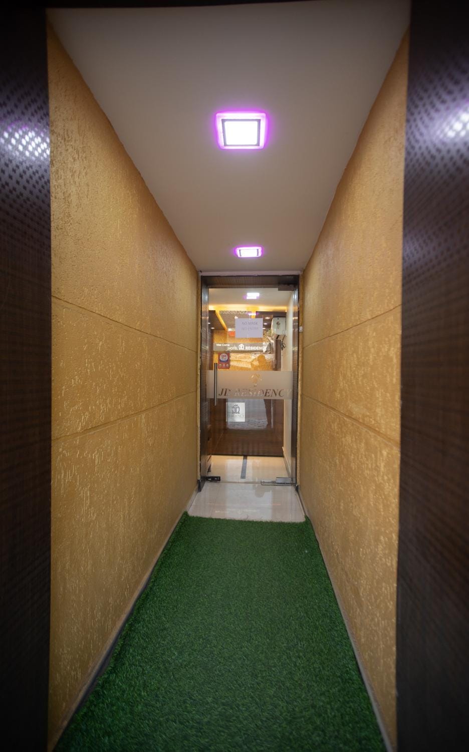 Facade/entrance