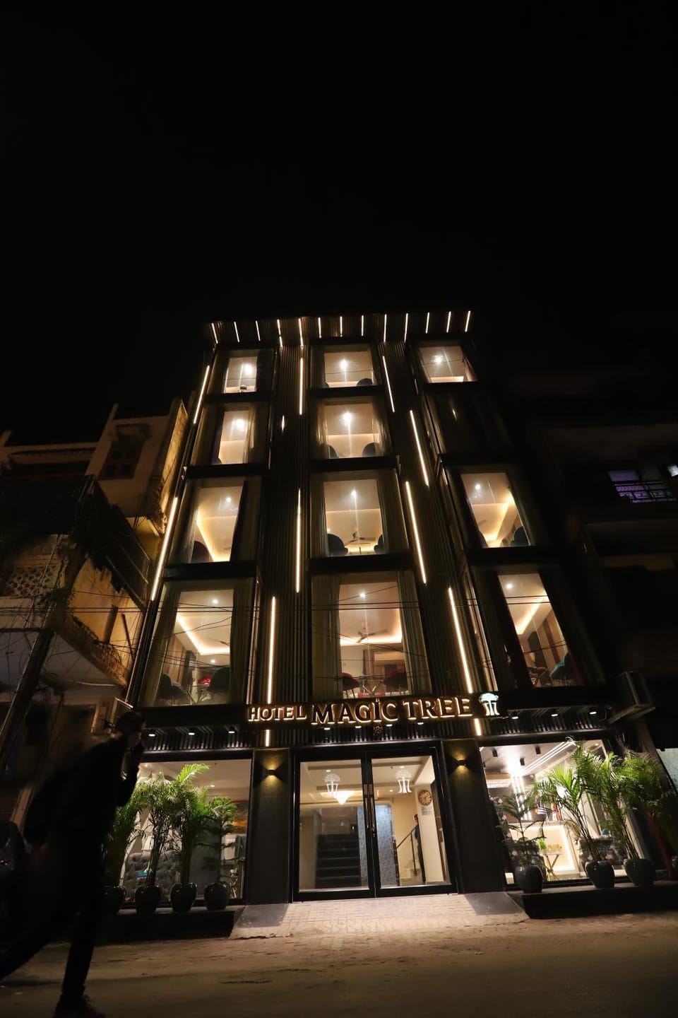 Facade/entrance
