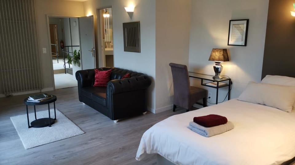 Seating area, Bedroom