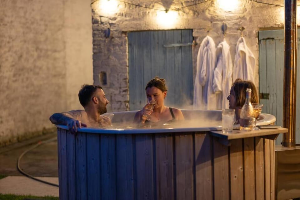 Beautiful house with HOTTUB near SEA and BRUGES House in De Haan