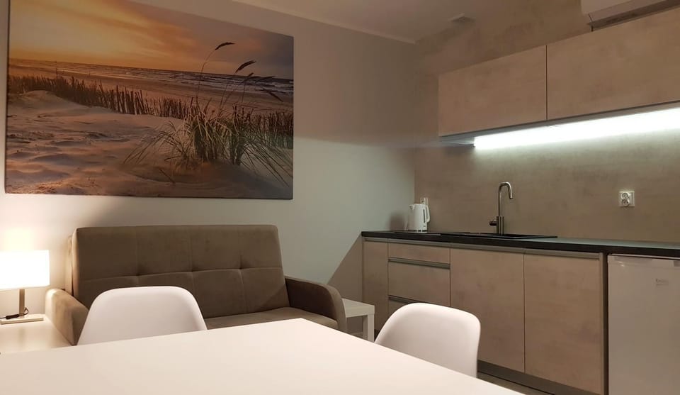 Bed, Kitchen or kitchenette, kitchen
