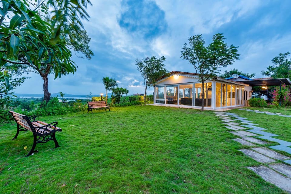 Property building, Patio, Spring, Day, Natural landscape, Garden, View (from property/room), Garden view