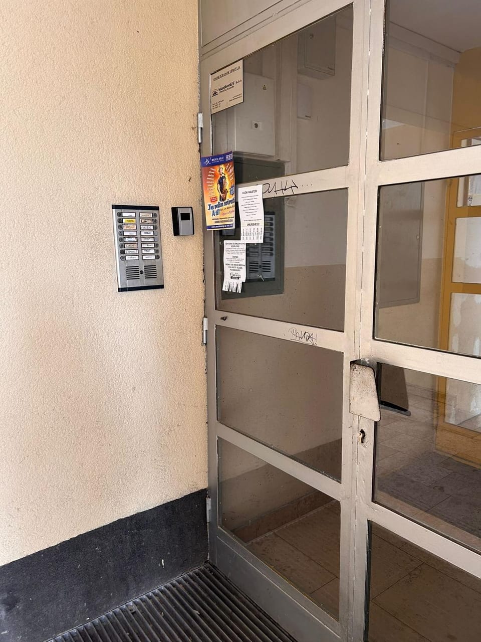 Facade/entrance