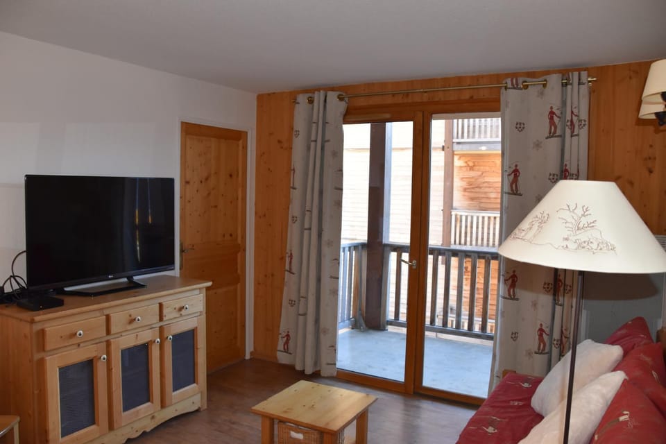 Appartement 6 places aux pieds des pistes avec piscine, wifi et parking privé, salle de bain refaite à neuf Apartment in Provence-Alpes-Côte d'Azur