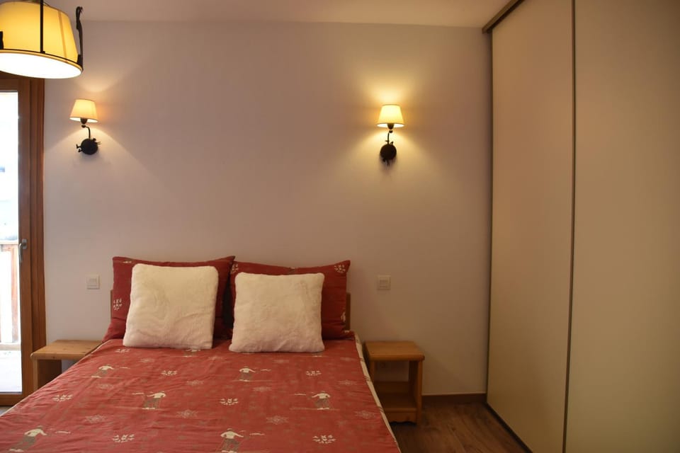 Appartement 6 places aux pieds des pistes avec piscine, wifi et parking privé, salle de bain refaite à neuf Apartment in Provence-Alpes-Côte d'Azur