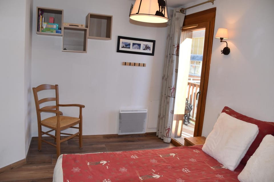 Appartement 6 places aux pieds des pistes avec piscine, wifi et parking privé, salle de bain refaite à neuf Apartment in Provence-Alpes-Côte d'Azur