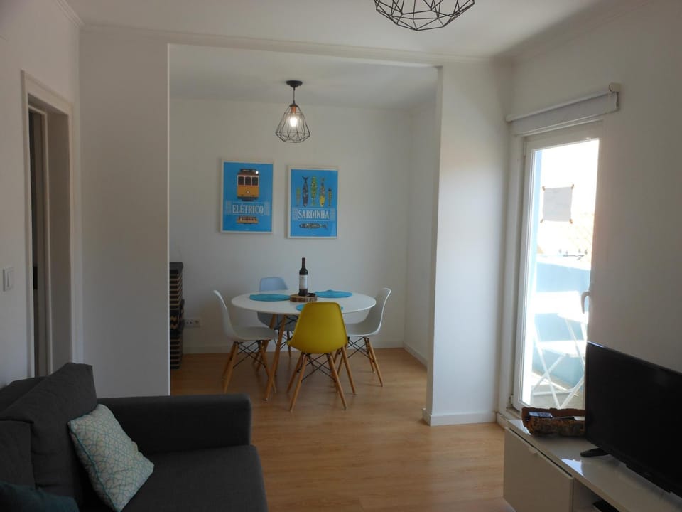 Communal lounge/ TV room, TV and multimedia, Living room, Seating area, Dining area