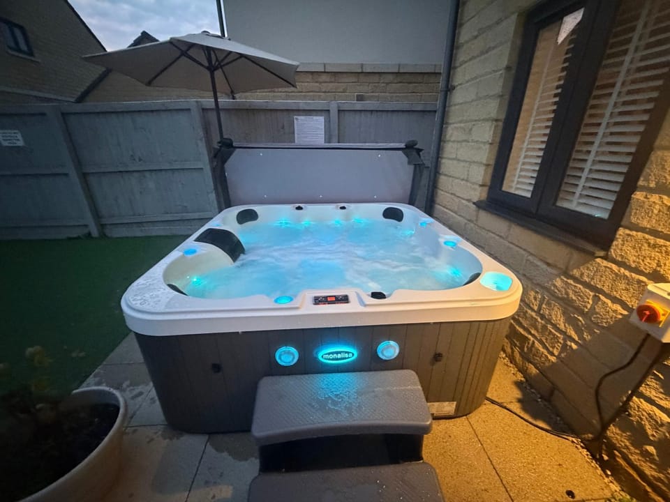 CAPTAINS HOUSE WHITBY - HOT TUB - Luxury House in England