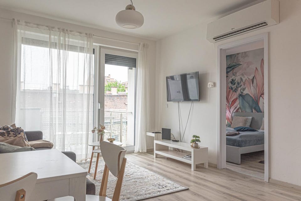 Communal lounge/ TV room, TV and multimedia, Living room, Seating area