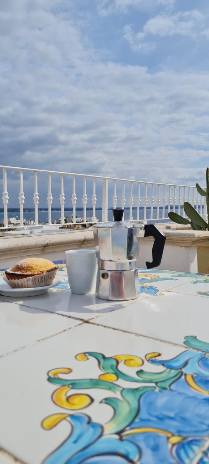 Restaurant/places to eat, Sea view, Breakfast