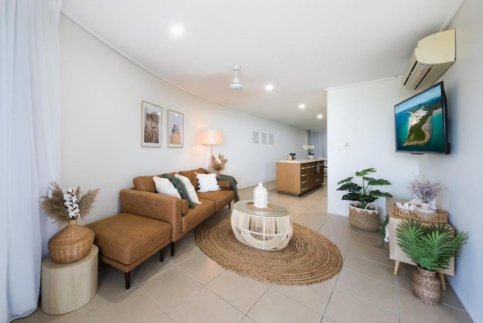 Bohemian Sunrise Apartment in Airlie Beach
