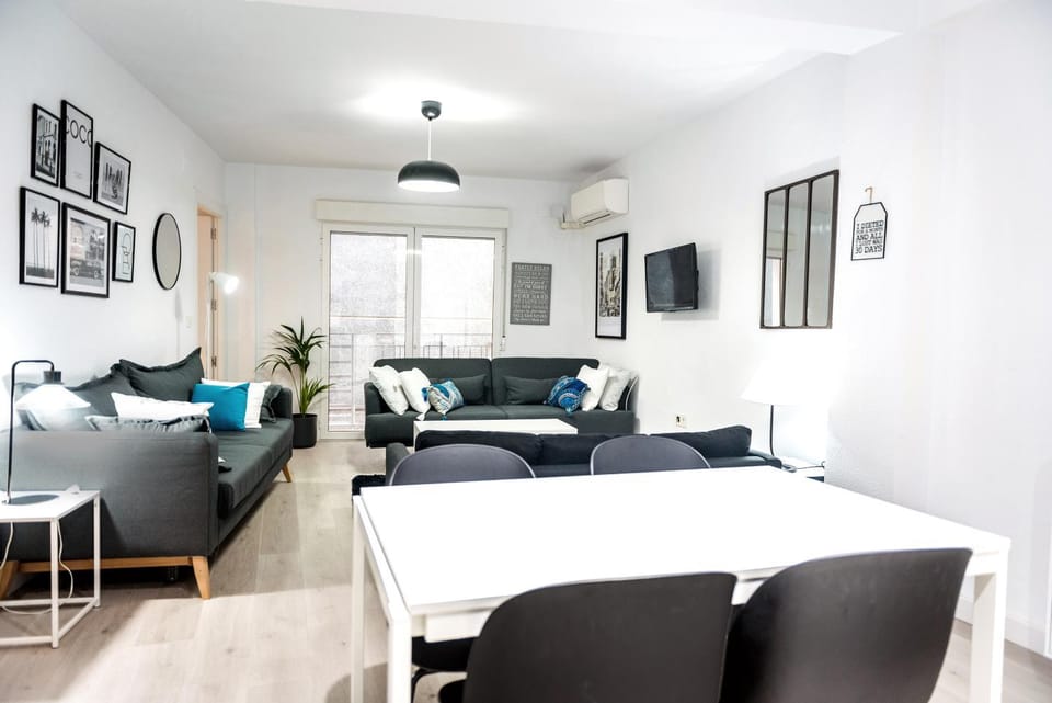 Living room, Photo of the whole room