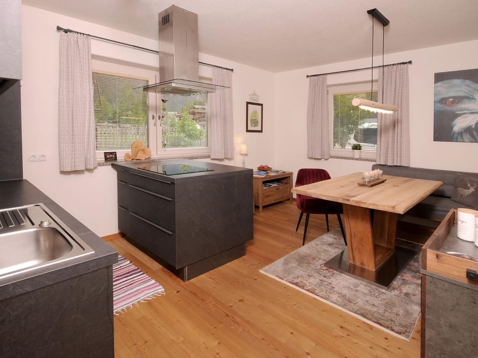 Kitchen or kitchenette, Seating area, Dining area