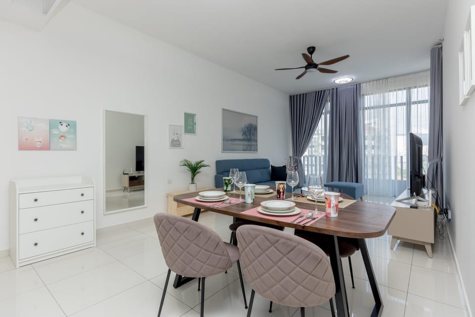 Living room, Seating area, Dining area