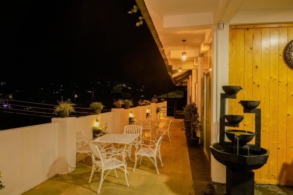 Night, View (from property/room), Balcony/Terrace, Seating area, Dining area
