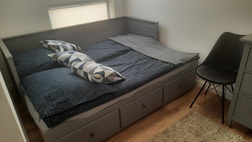 Photo of the whole room, Bedroom