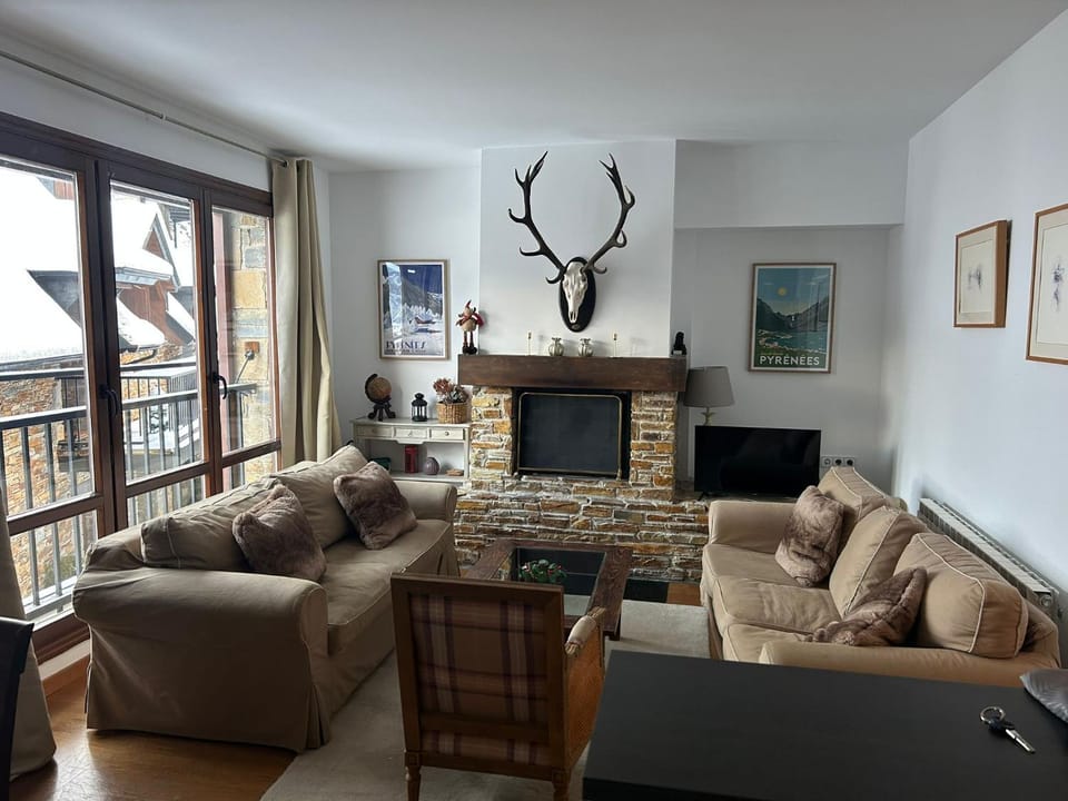 Apartamento Los Altos de Escarrilla dos habitaciones y dos baños, FORMIGAL-PANTICOSA Apartment in Aragon