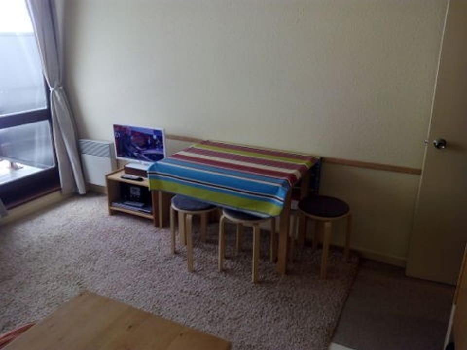 Studio cabine 4 pers. avec parking couvert, balcon sud aux pieds des pistes - FR-1-404-331 Cabin in Occitanie