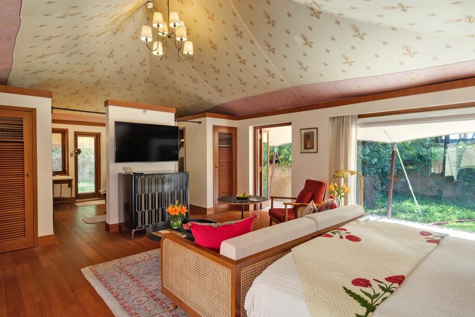 Bed, TV and multimedia