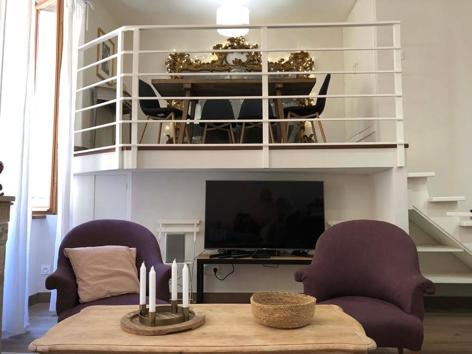 Petit Palace in Old Nice Apartment in Nice