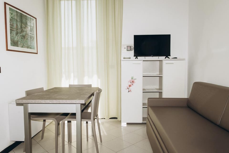 Living room, Dining area, Lunch