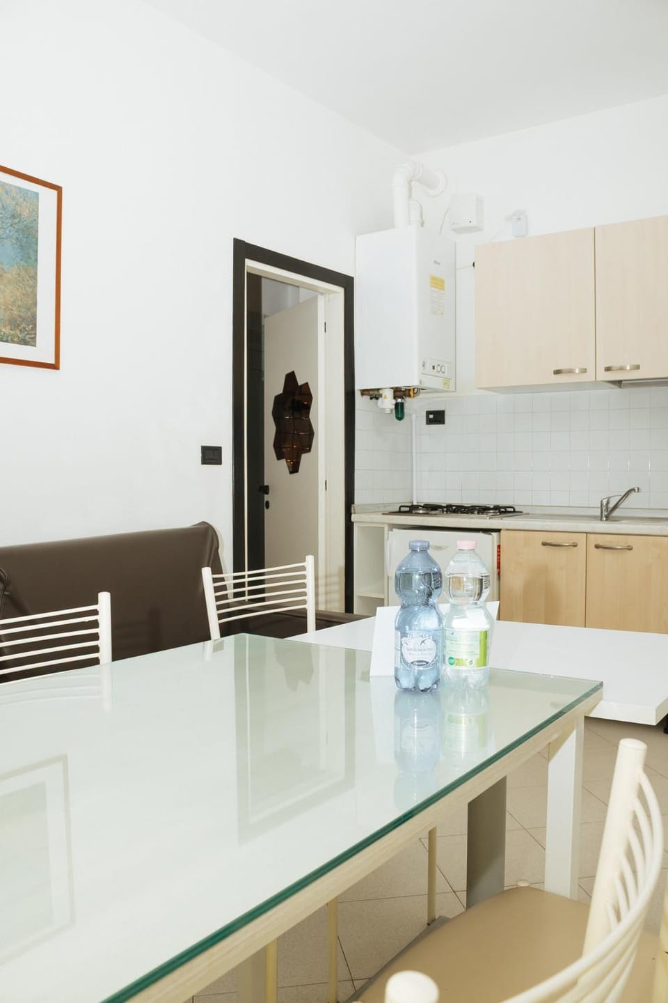 Kitchen or kitchenette, Dining area, stove