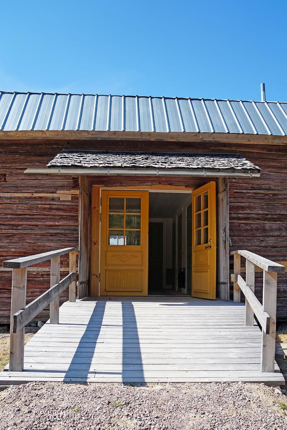 Facade/entrance