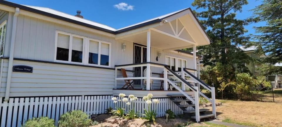 Amiens Cottage, historic, quiet, in heart of Stanthorpe House in Stanthorpe