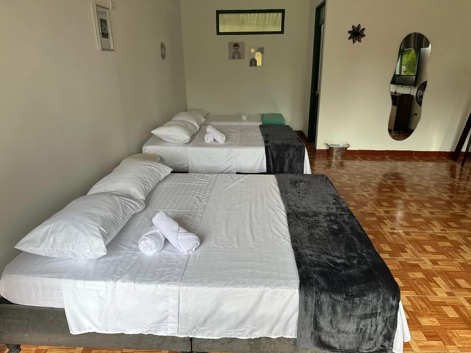 Bed, Bedroom, towels
