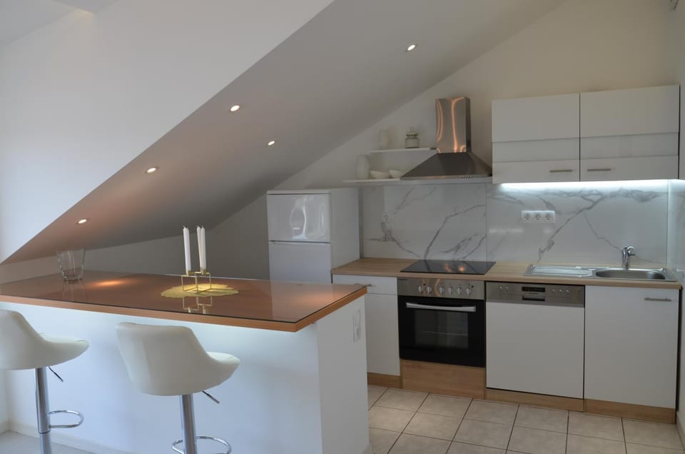 Kitchen or kitchenette, kitchen