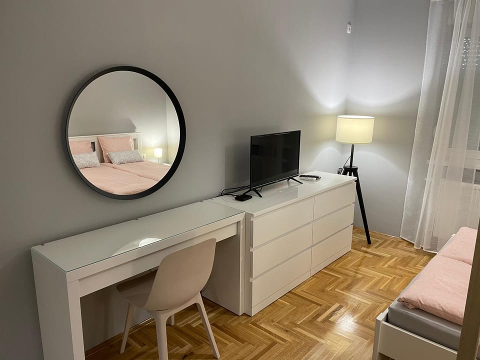 Communal lounge/ TV room, TV and multimedia, Living room, Seating area