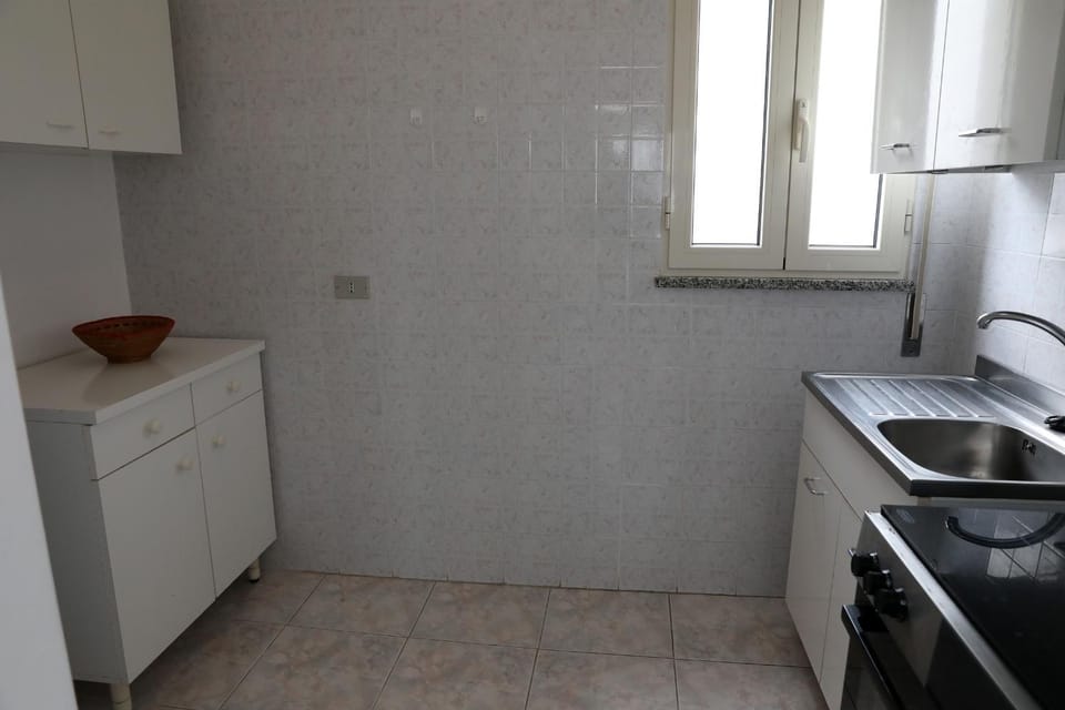Kitchen or kitchenette, pet friendly, stove