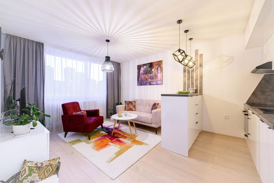 TV and multimedia, Kitchen or kitchenette, Living room, Seating area, Dining area