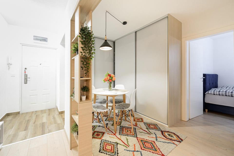 Dining area, Food, wardrobe