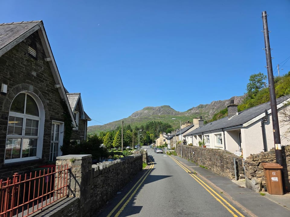 Pet friendly two bedroom cosy cottage House in Wales