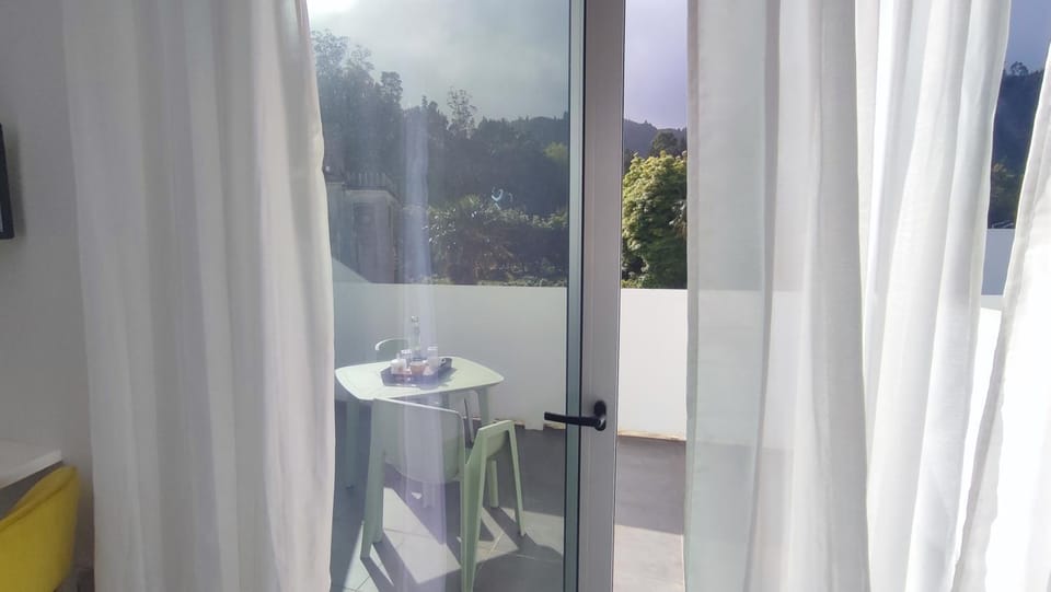Balcony/Terrace, Mountain view
