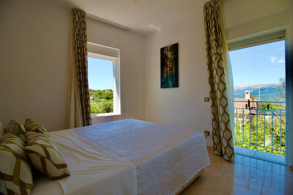 Bed, View (from property/room), Photo of the whole room, Bedroom