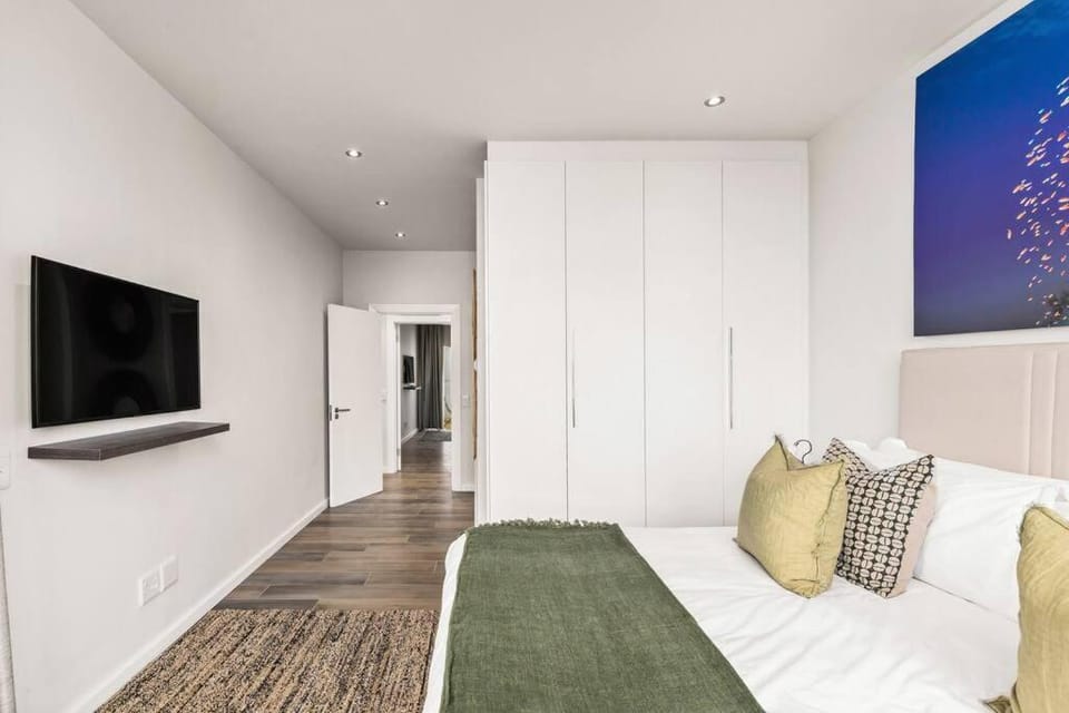 Bed, Photo of the whole room, Bedroom, wardrobe