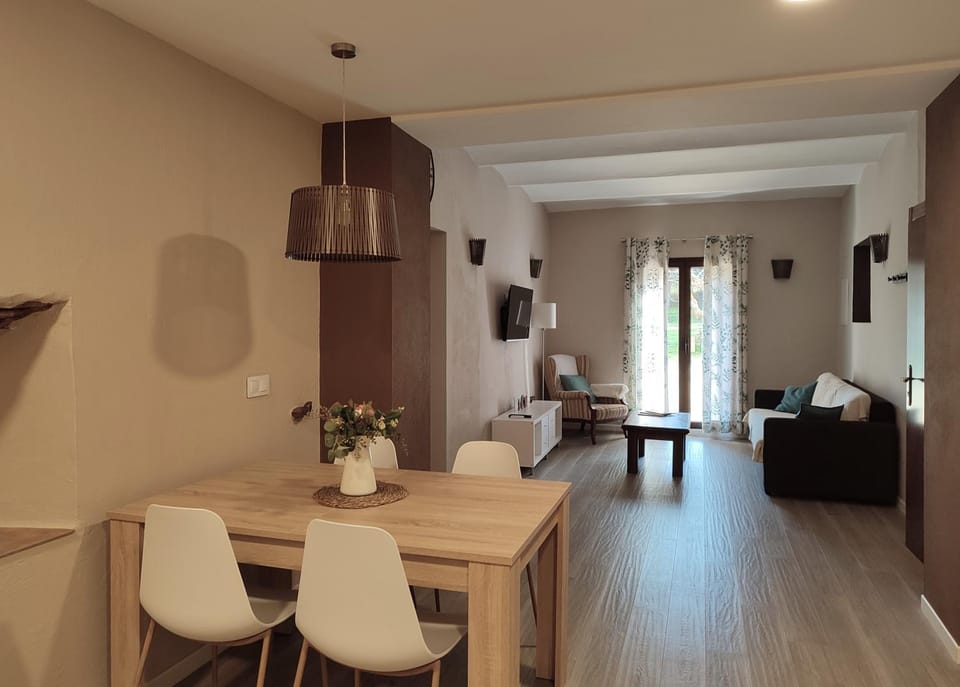 Living room, Photo of the whole room, Dining area