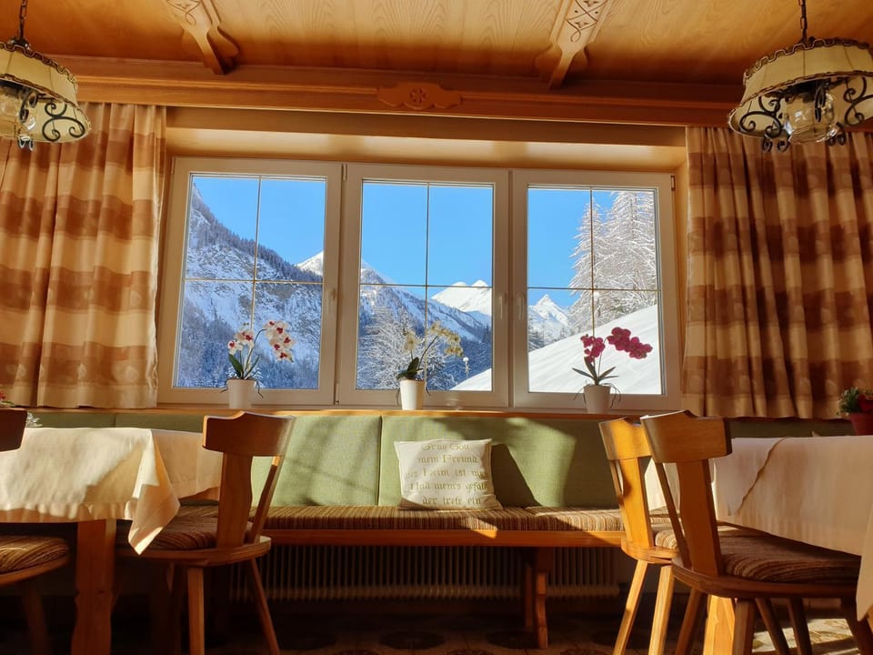 Ferienhaus Alpenblick, ganzes Ferienhaus, 5 Zi, 4 Bäder, gratis Parkplatz, Sonnenterrasse House in Carinthia, Austria