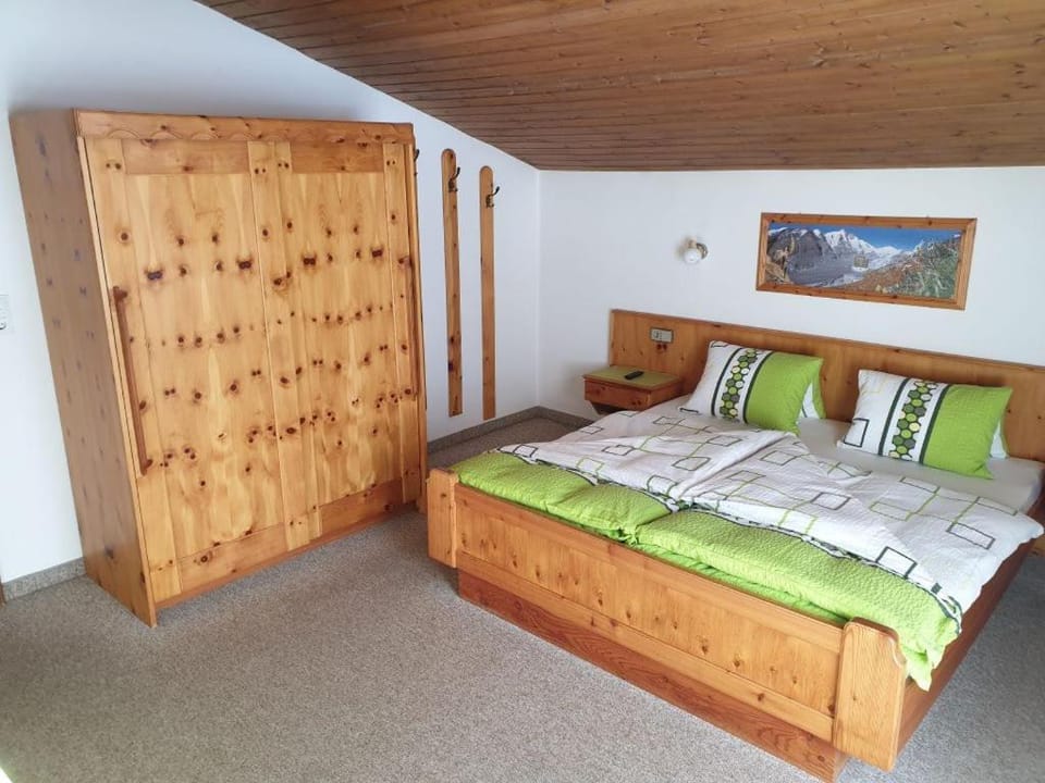 Haus Alpenblick, ganzes Ferienhaus, 5 Zi, 4 Bäder, gratis Parkplatz, Sonnenterrasse House in Carinthia, Austria
