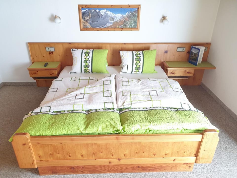 Haus Alpenblick, ganzes Ferienhaus, 5 Zi, 4 Bäder, gratis Parkplatz, Sonnenterrasse House in Carinthia, Austria