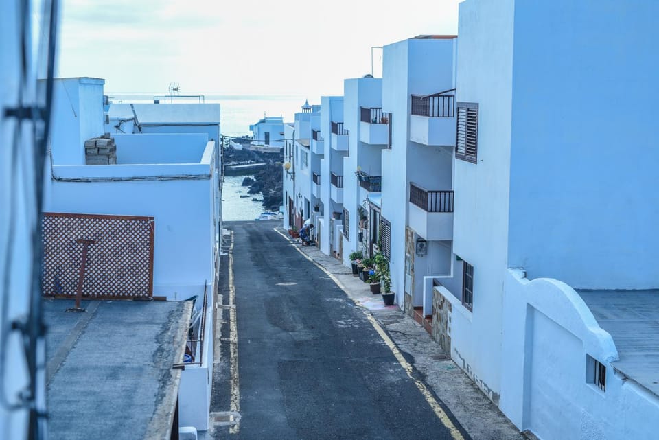 Sea view, Street view