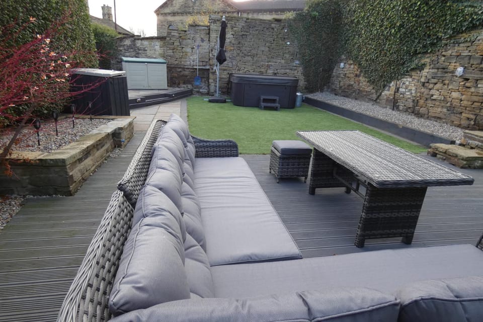 Garden, Hot Tub, Balcony/Terrace