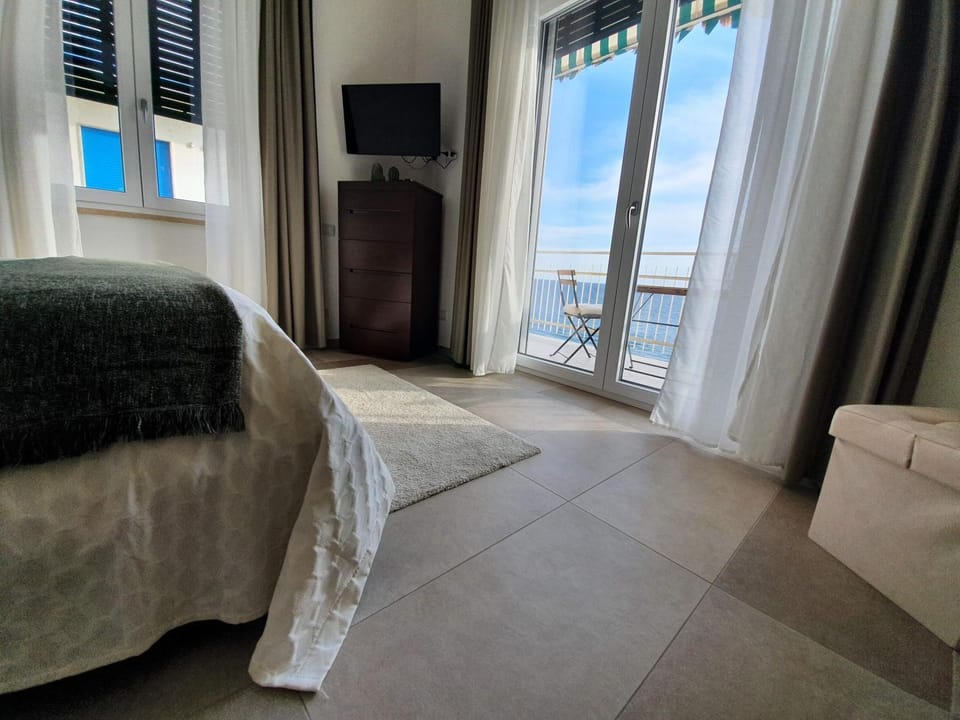 Bedroom, Sea view